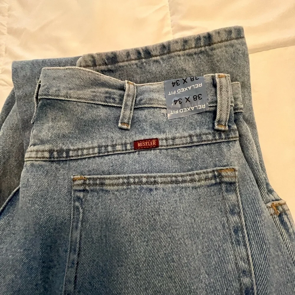 Men’s Wrangler Rustler Jeans NWT. Size 38x34 Relaxed fit